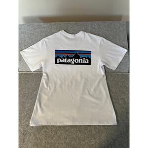 New Patagonia White Responsibili-Tee logo on back Size X-Small